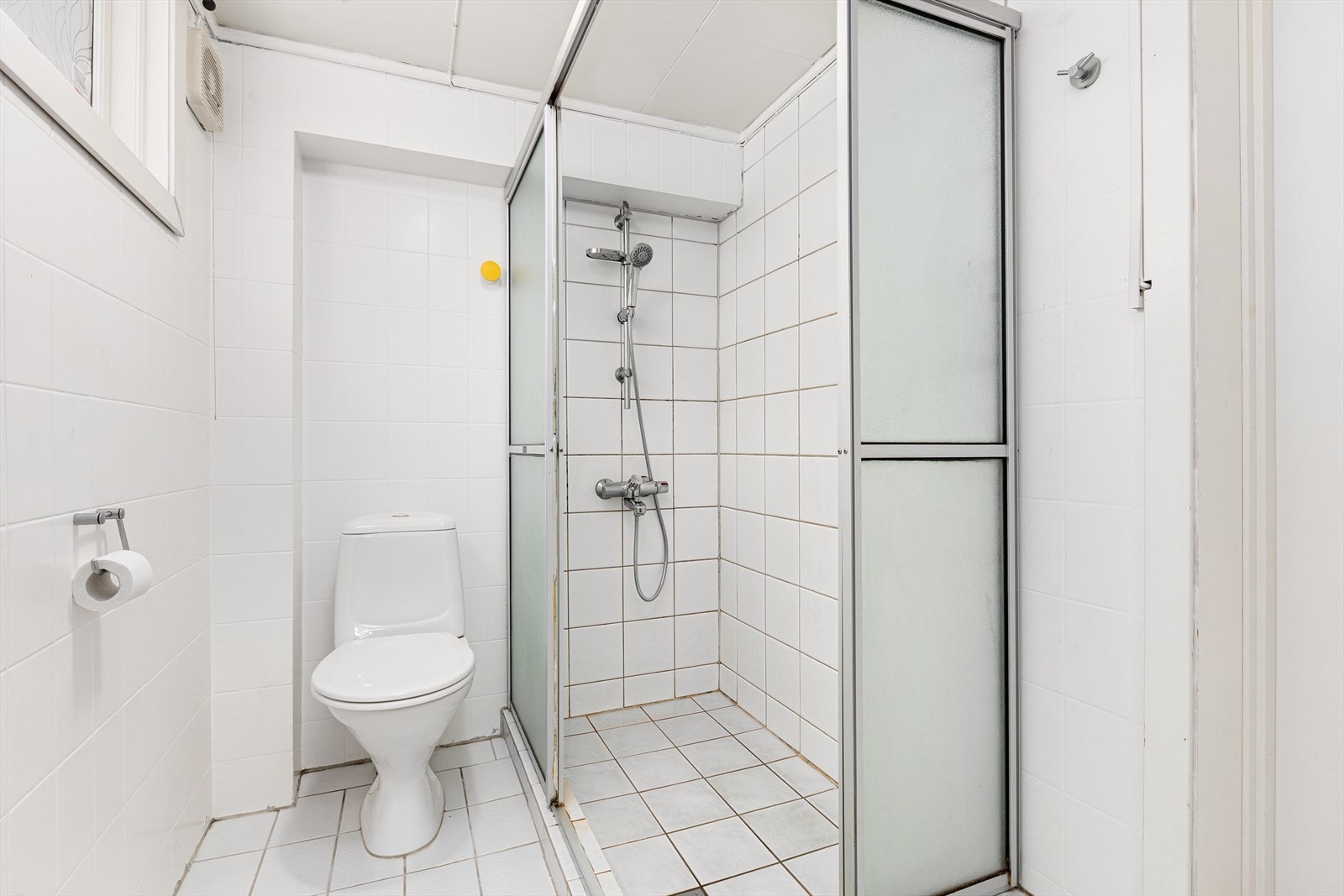 Badet er eldre og må påregnes oppusset/renovert Galleribilde