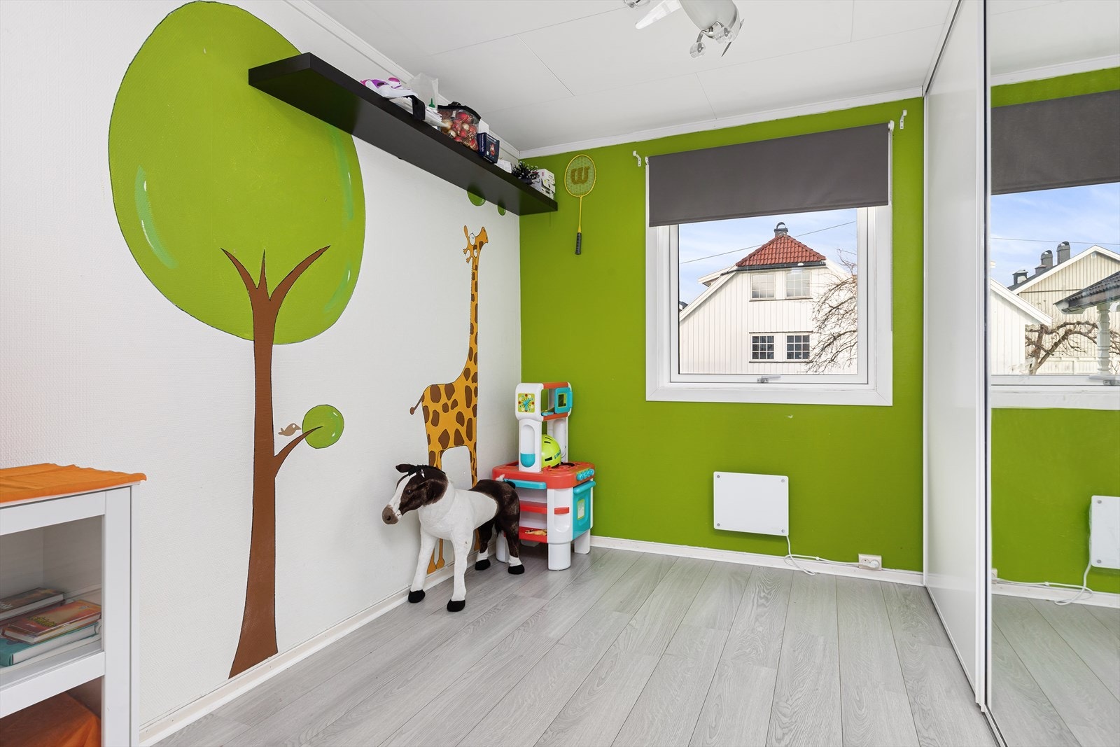 Soverom 3 - langsgående skyvedørsgarderobe Galleribilde