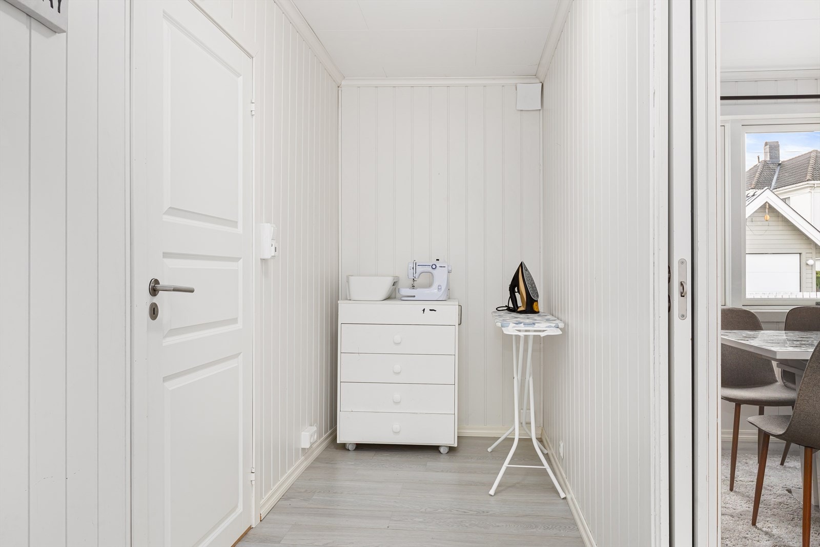 Mellomgang fra spisestue Galleribilde