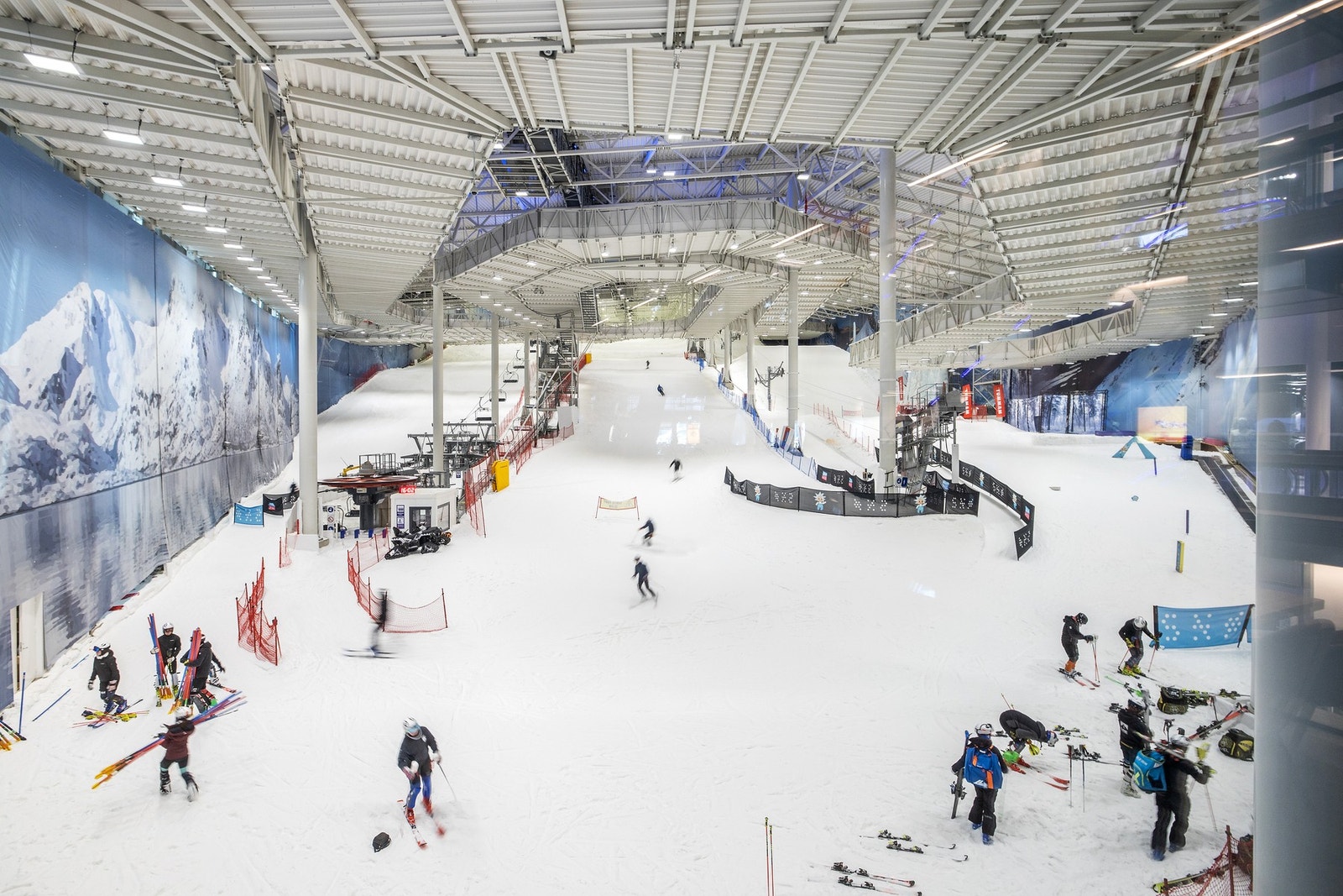 SNØ tilbyr langrenn, alpint, snowboard, freeski og isklatring under samme tak - hele året. Anlegget ligger bare en kort gåtur fra leiligheten. Galleribilde
