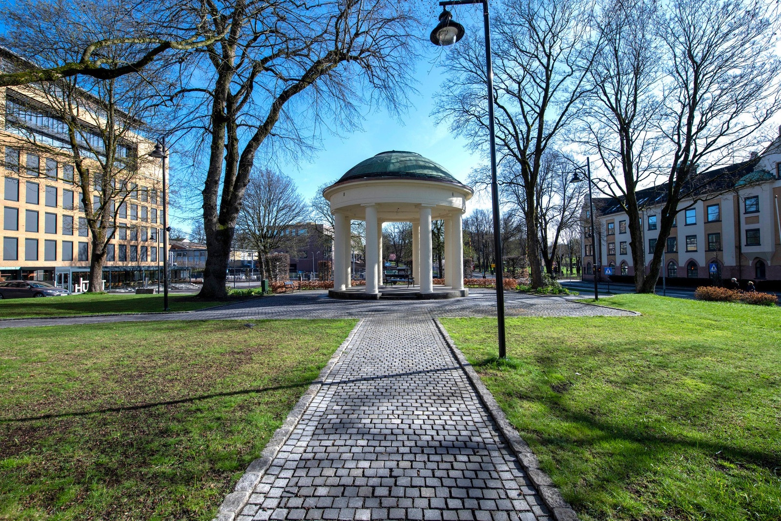 Leiligheten er også rett ved togstasjonen. Galleribilde