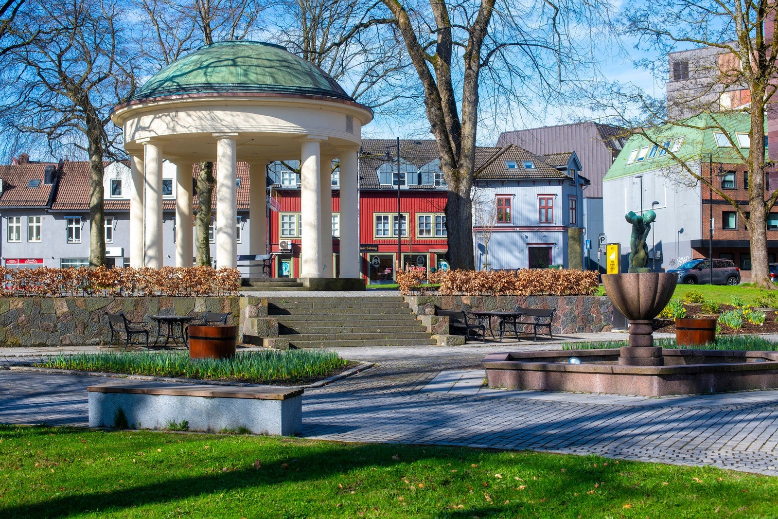Leiligheten ligger rett overfor den koselige lille byparken, Stoltenbergparken. Galleribilde