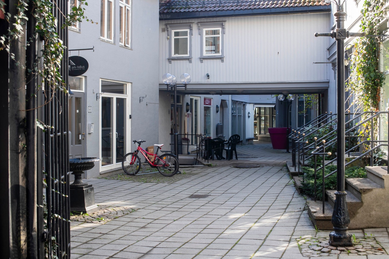 For yrende parkliv kan man rusle seg en tur til Gunnarsbøparken. Slottsfjellet ligger også i gangavstand og byr på fine turområder og vidstrakt utsikt. Galleribilde