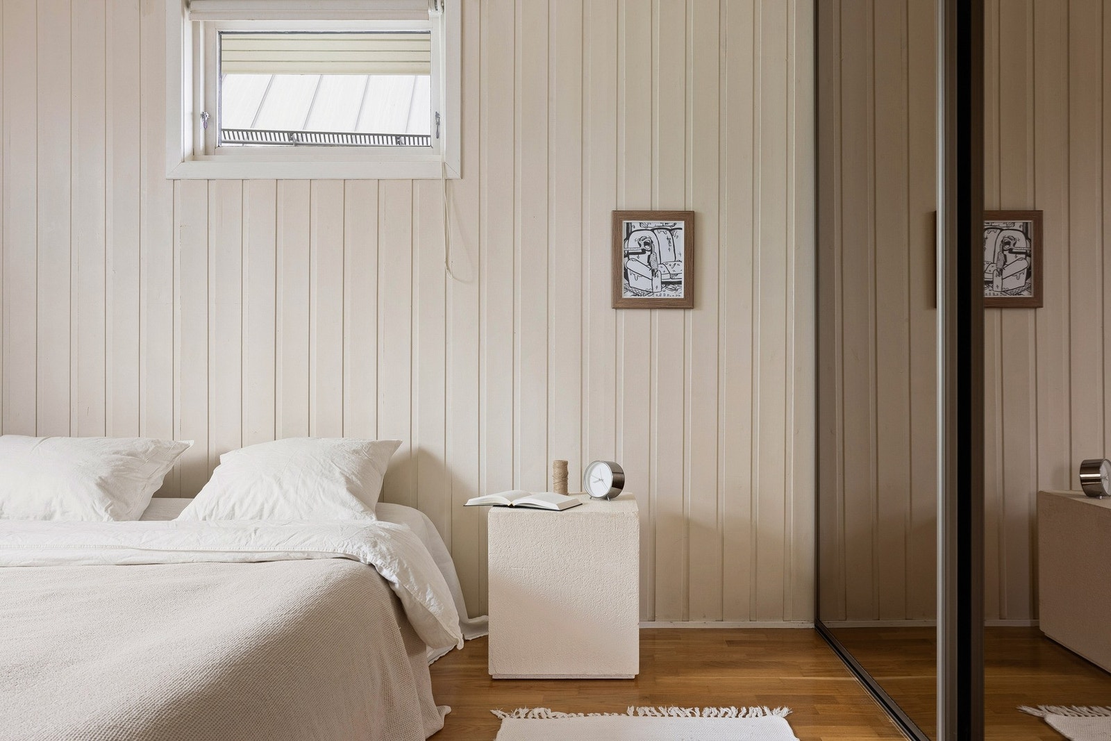 Hovedsoverommet har stor skyvedørsgarderobe. Galleribilde