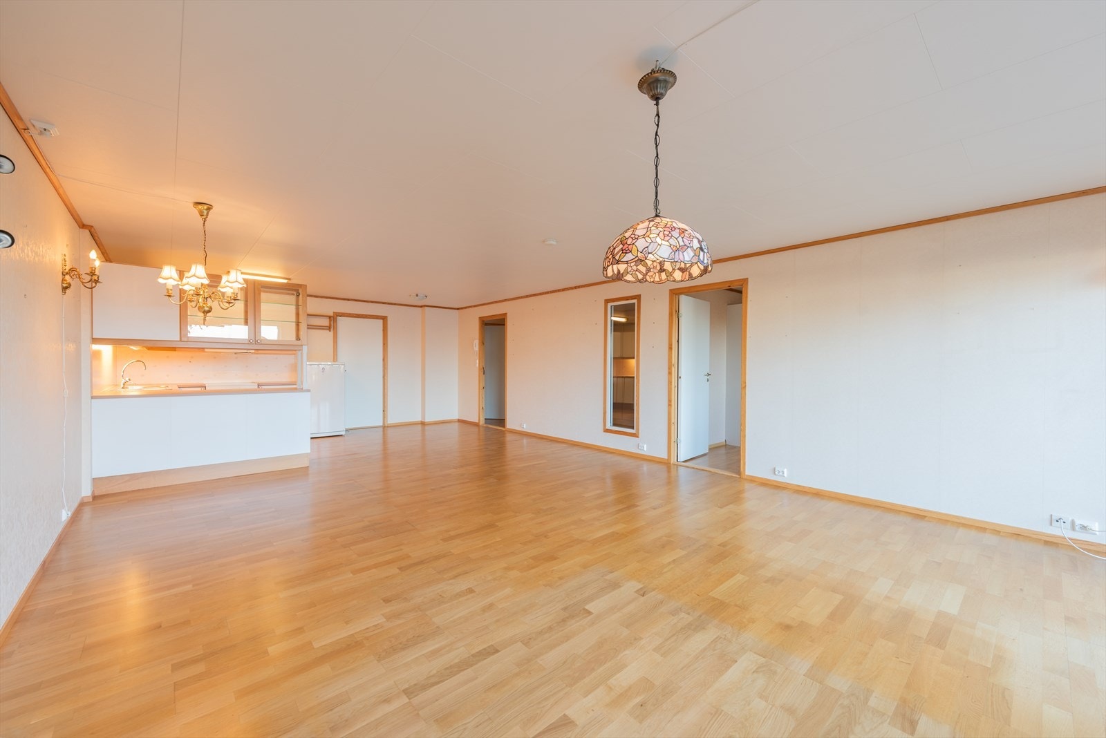 Gulv er belagt med 3-stavs parkett. Galleribilde