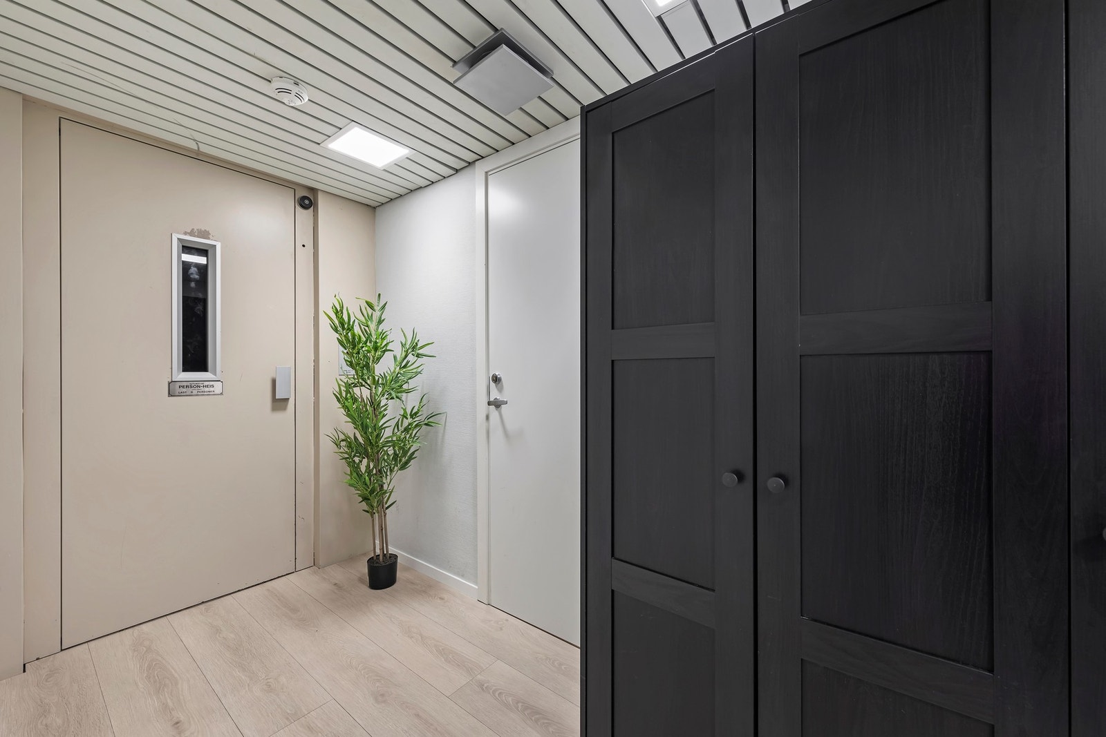 Gang med heis Galleribilde