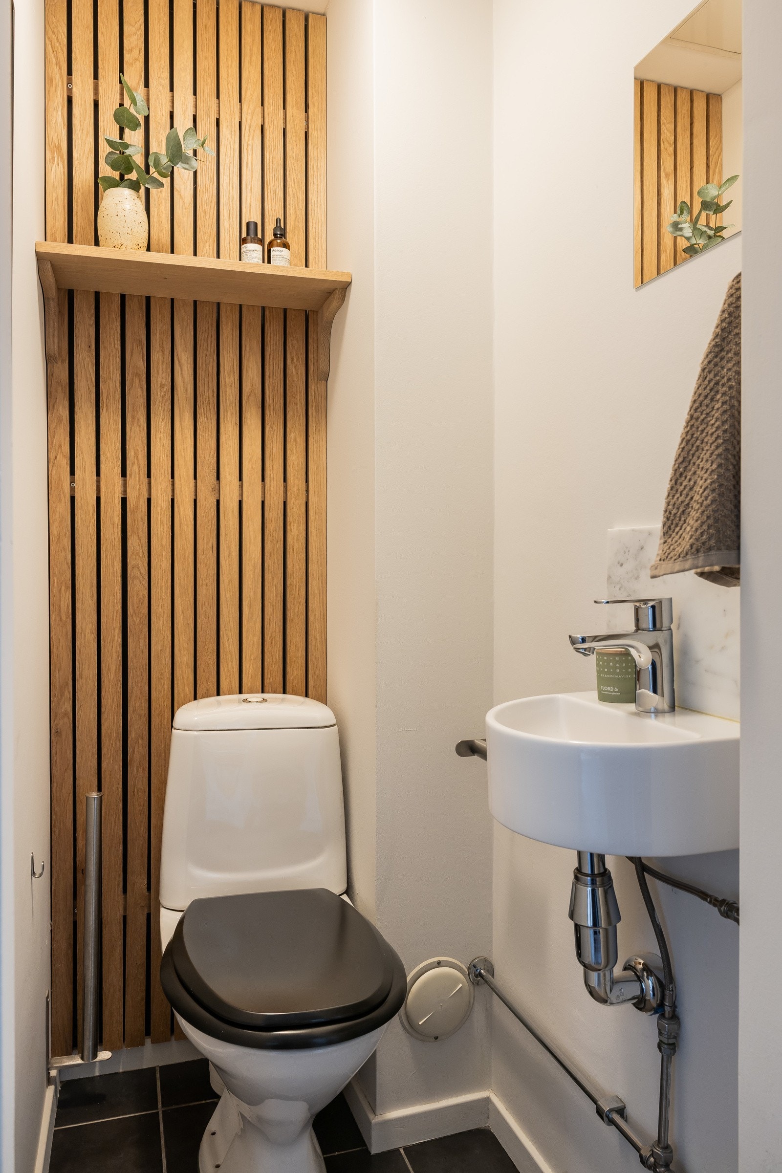 Separat toalettrom. Flere av beboerne i borettslaget har slått sammen wc og bad i forbindelse med oppussing av baderom. Galleribilde