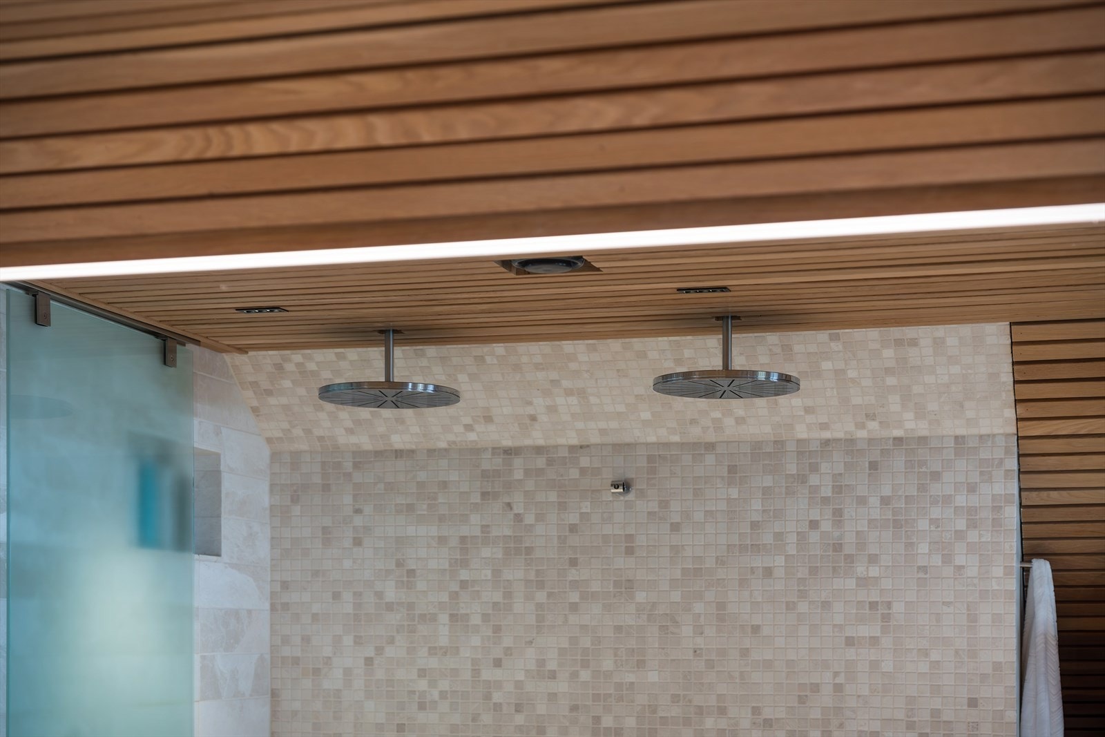 Dobbel takdusj fra Vola Galleribilde