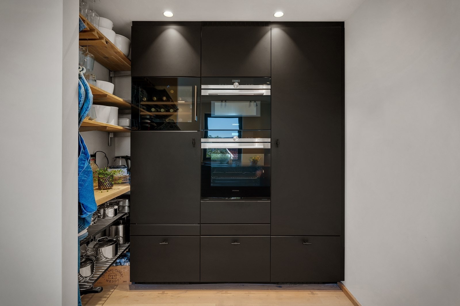 Siemens micro/stekeovn, stekeovn, stort kjøleskap, vinskap og fryseskap Galleribilde