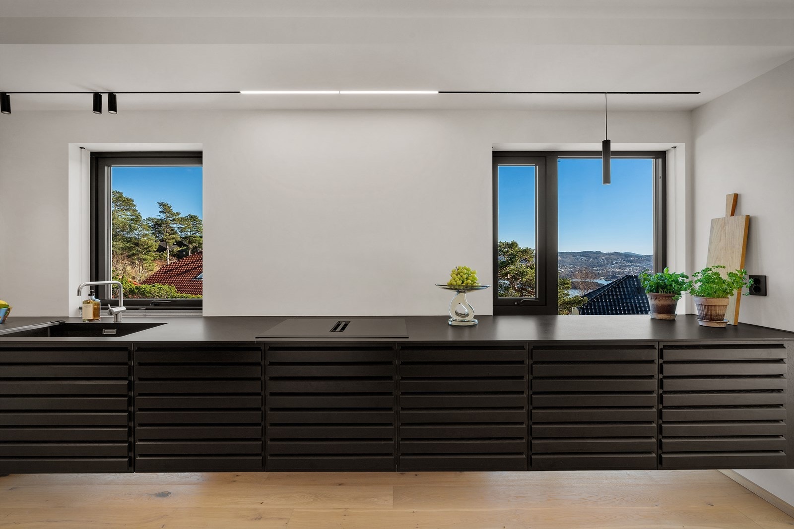 Eksklusiv "svevende" Uno Form kjøkkeninnredning uten sokkel Galleribilde