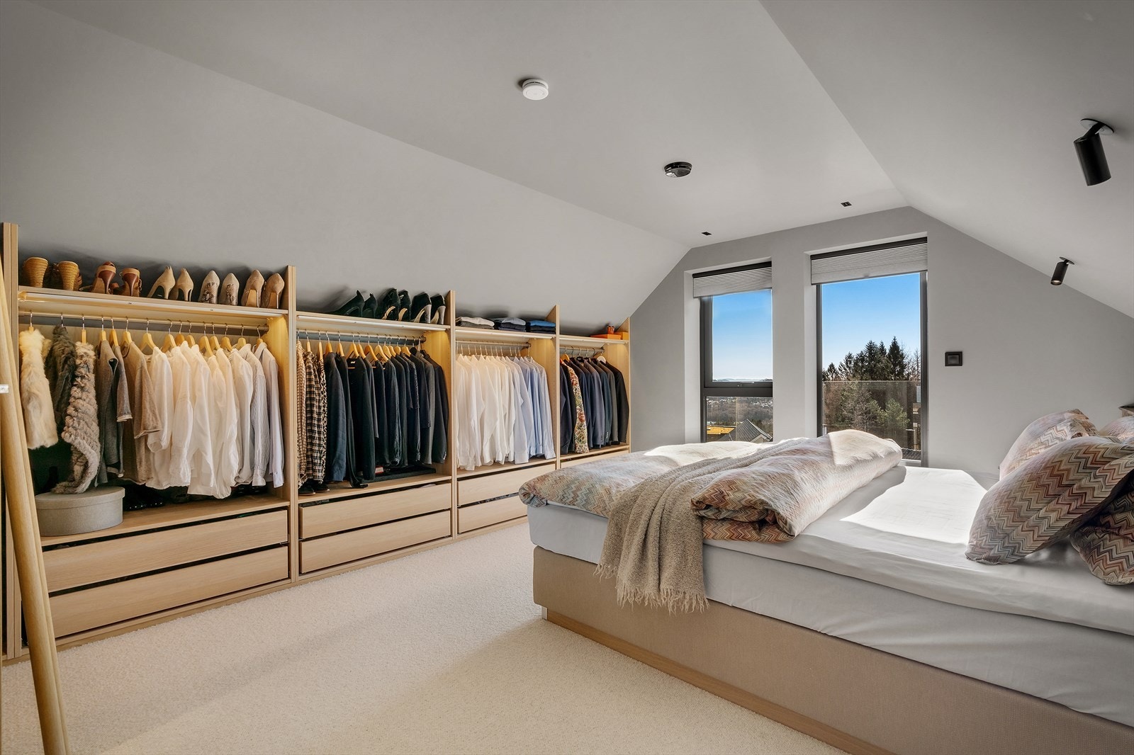 Fra soverommet er det direkte utgang til egen altan Galleribilde