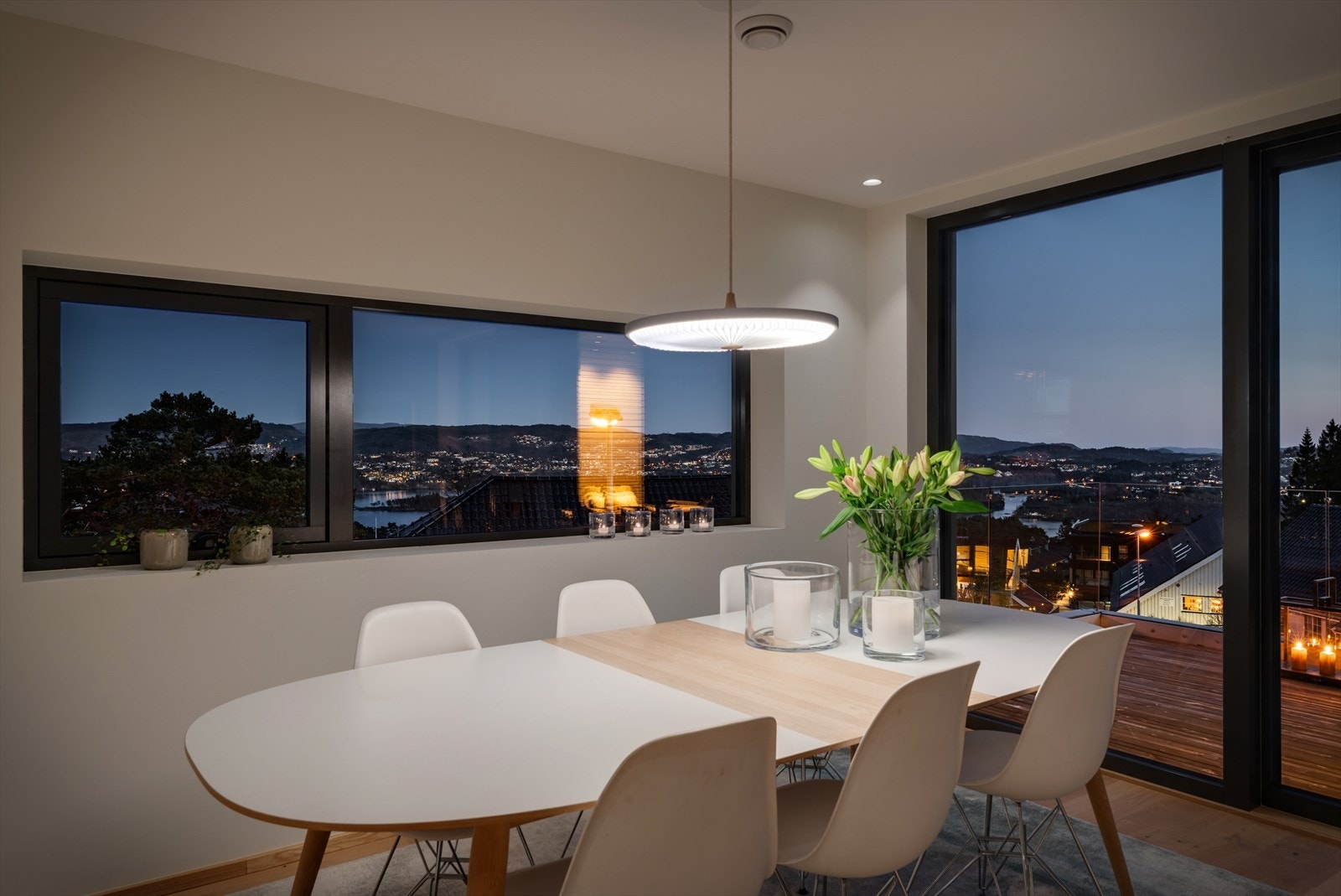 Meget god plass til både salong og spisestue Galleribilde