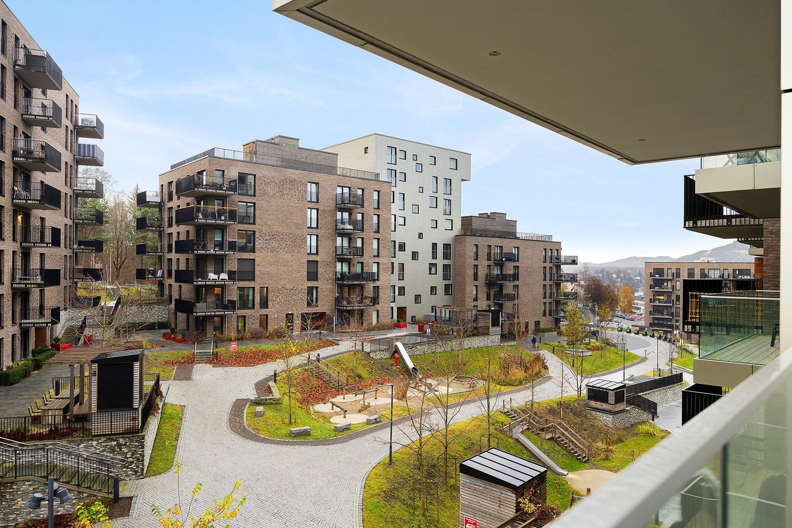 Moderne og pent opparbeidet gårdsrom Galleribilde