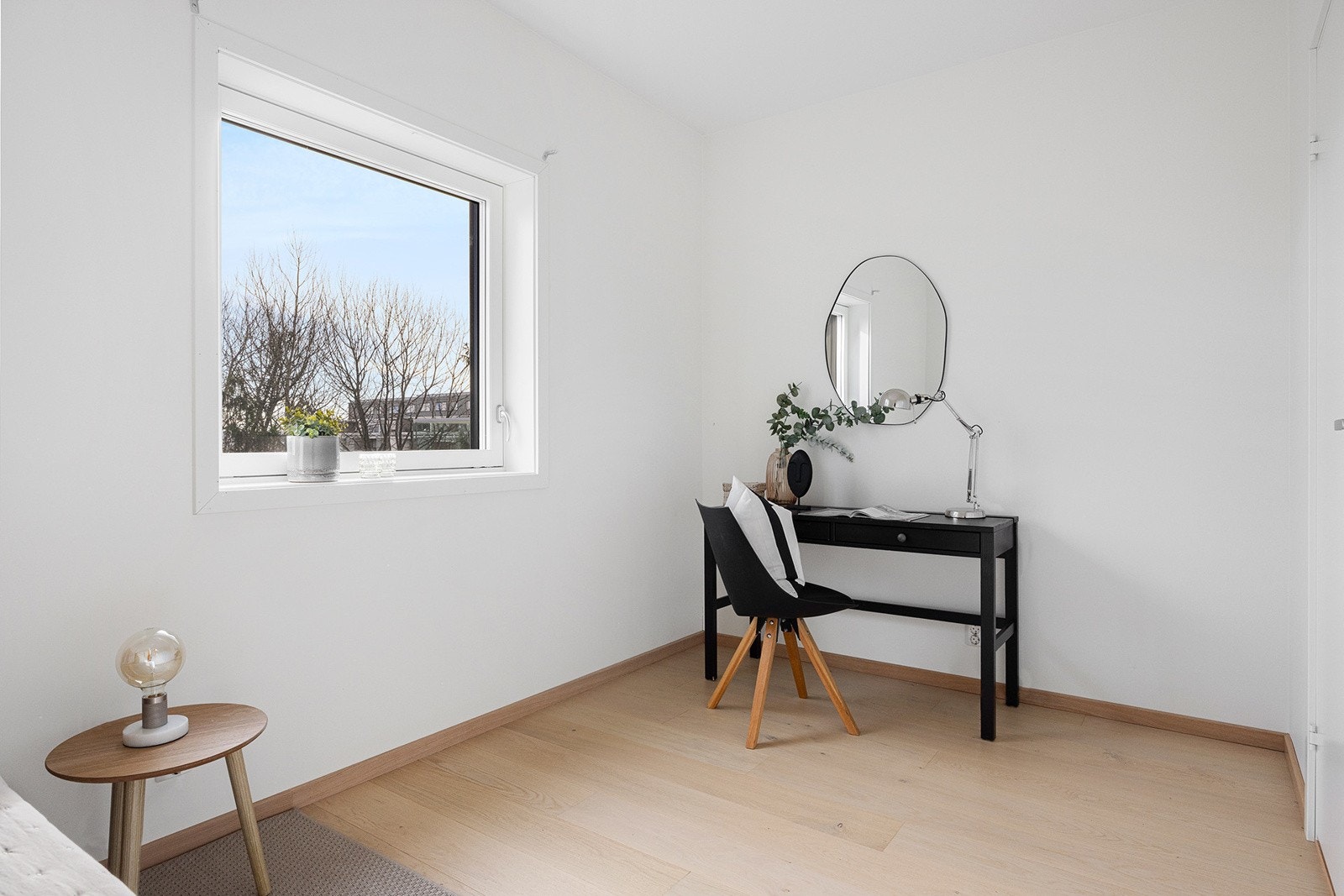Rommet passer fint som barnerom, gjesterom/hjemmekontor. Galleribilde