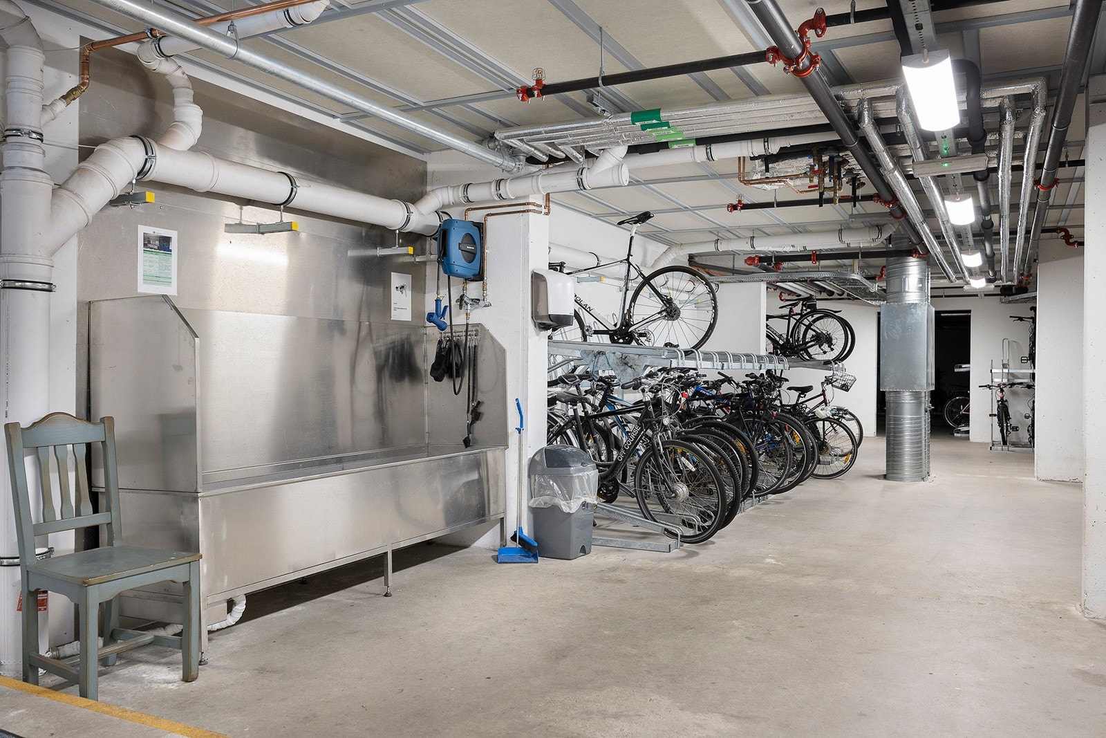 Felles sykkelbod i sameiet. Galleribilde