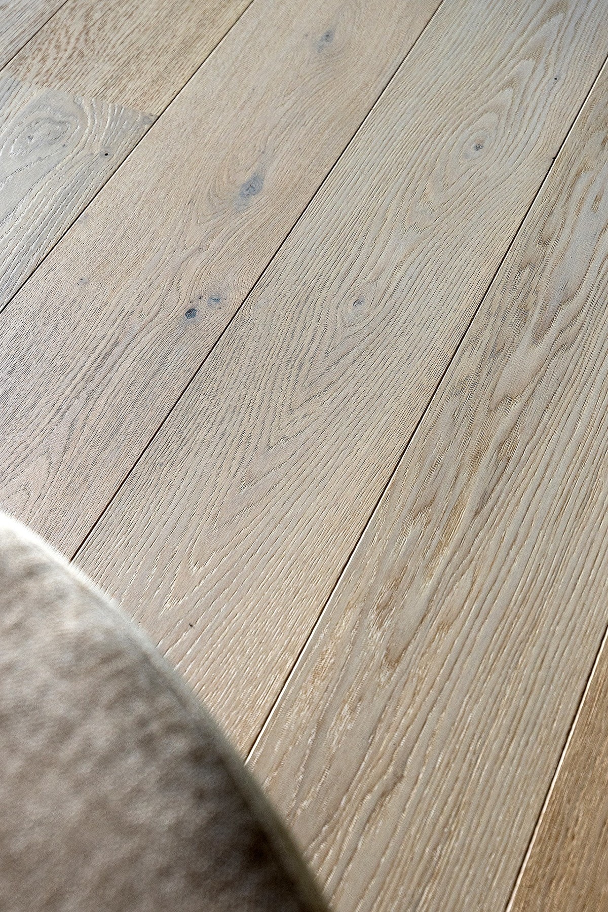 Det er lagt ny parkett, malt overflater og byttet kjøkken i 2024. Galleribilde