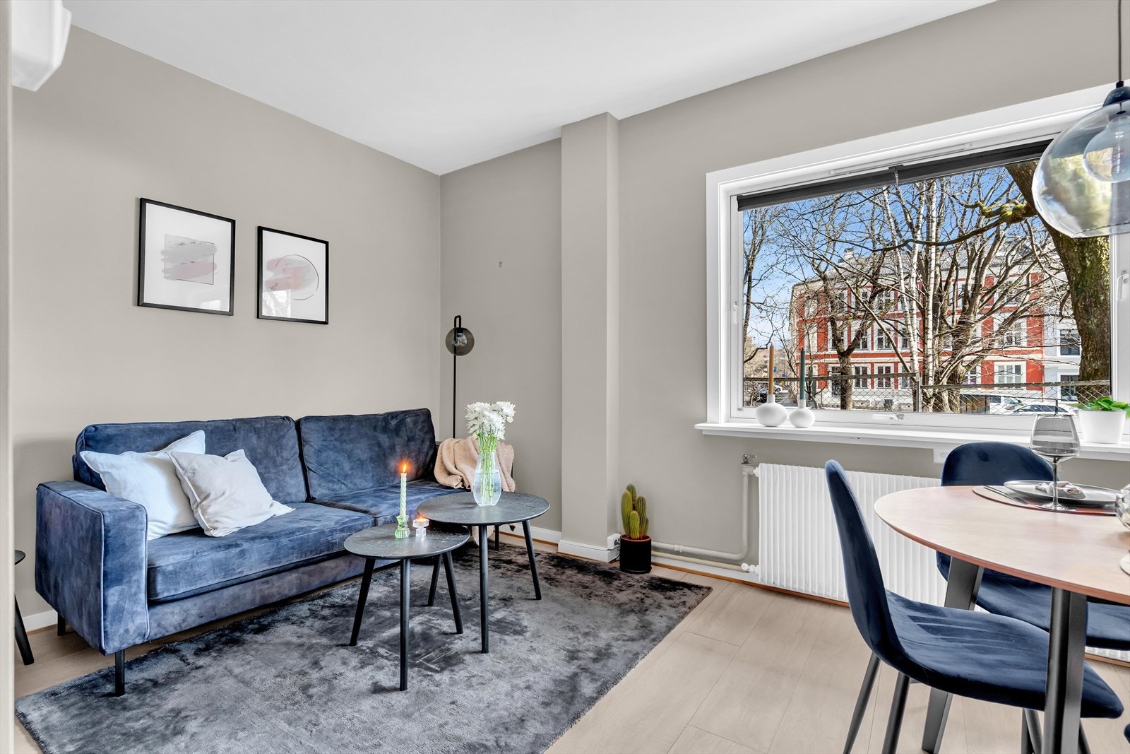 Nyere 1-stavs laminatgulv i leiligheten. Galleribilde