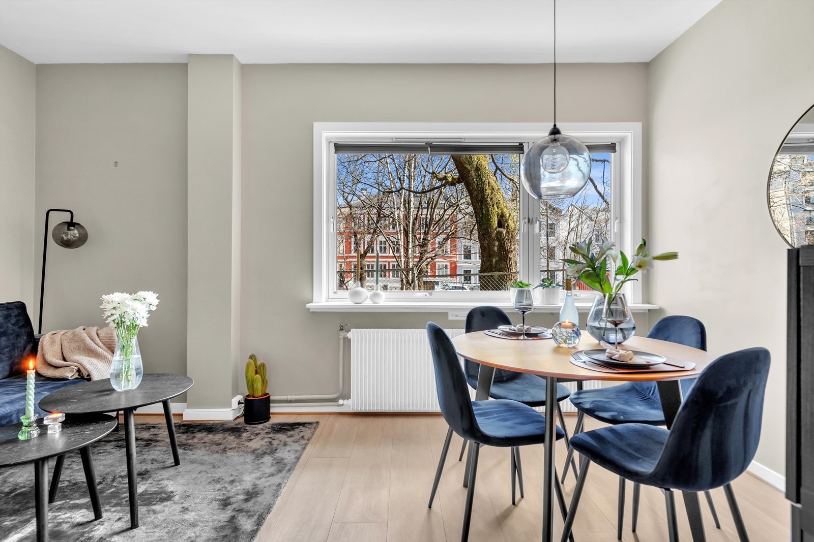 Stue med gode lysforhold. Galleribilde