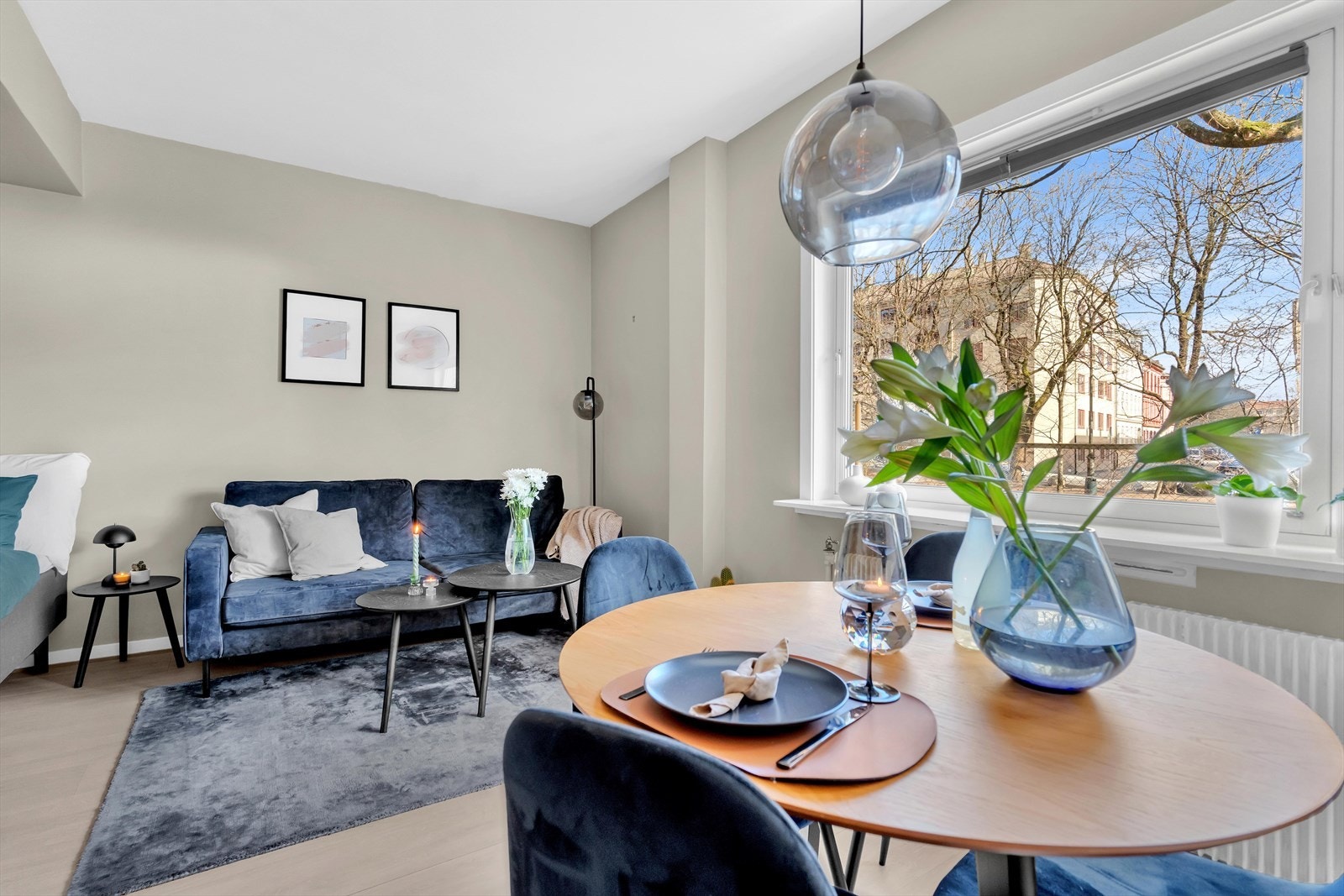 DNB Eiendom v/Veronica Melsnes er stolte av å presentere denne sjarmerende 1-roms selveierleiligheten på Torshov, beliggende i en rolig 1. etg. med utsikt mot gårdsrom og Rollparken, uten innsyn. Galleribilde