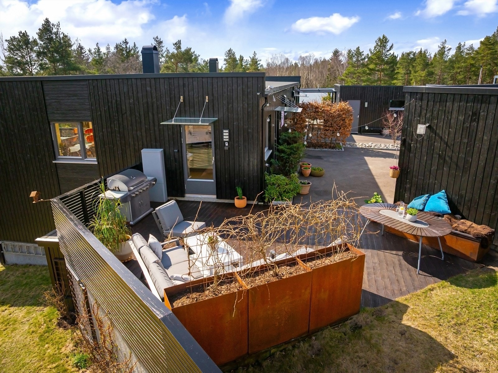 Flott hage og terrasse Galleribilde