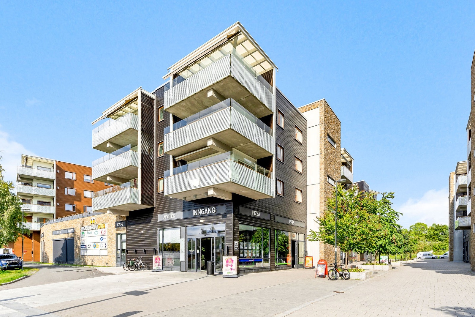 Mortensrud Torg senter er et moderne senter med serveringssteder, butikker og møteplasser i hjertet av Mortensrud. Galleribilde