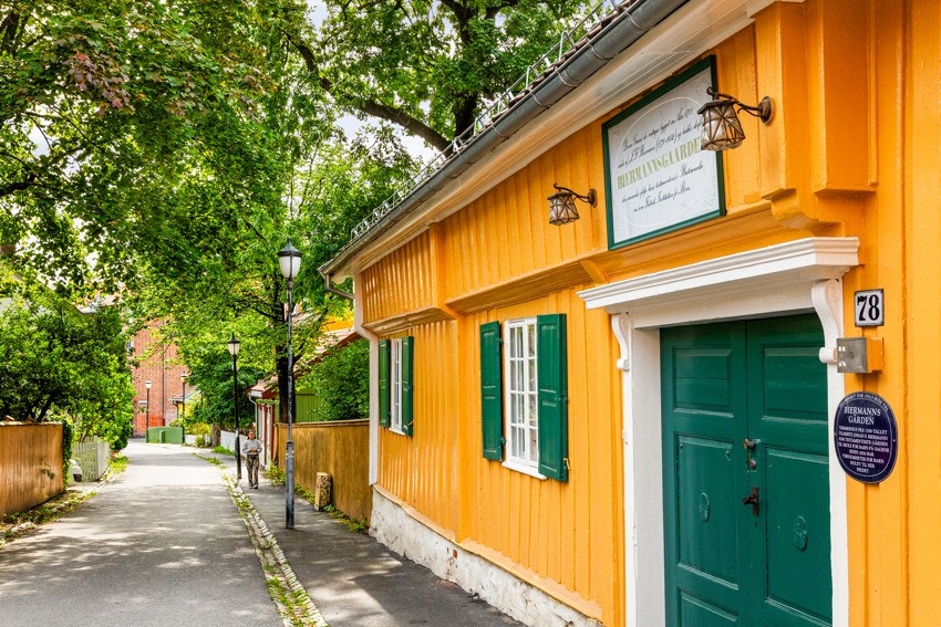 - Leiligheten er omringet av nydelig trehusbebyggelse - Galleribilde