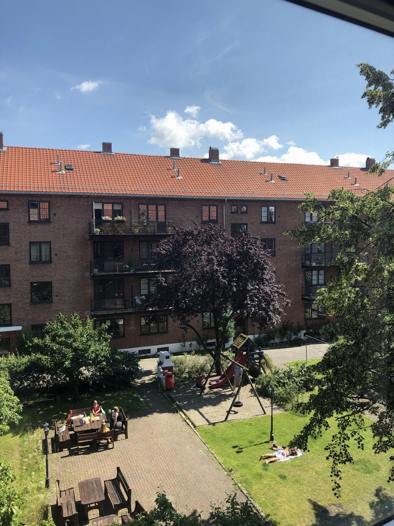 - Bakgården på sommerstid tatt av selger - Galleribilde