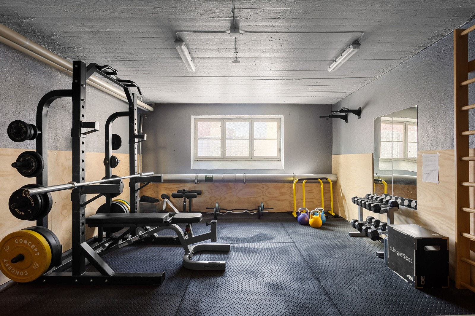 - Felles treningsrom i kjelleren - Galleribilde