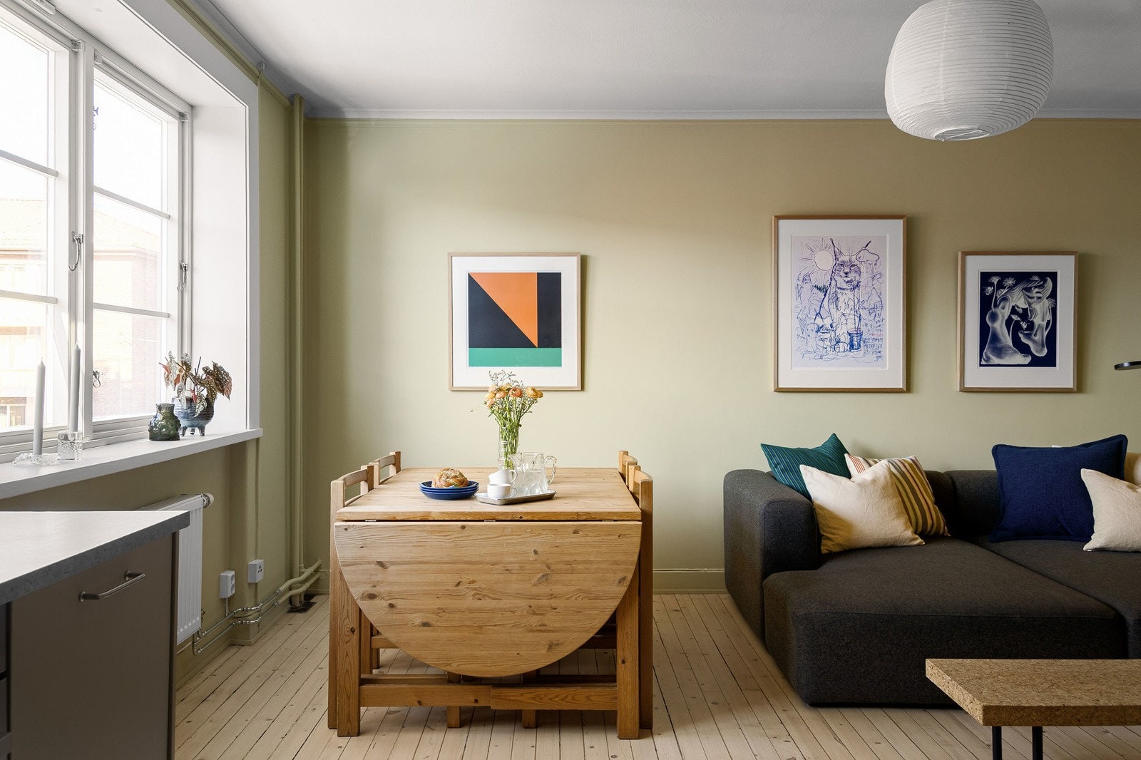 - Vegger og tak ble malt i 2023 - Galleribilde