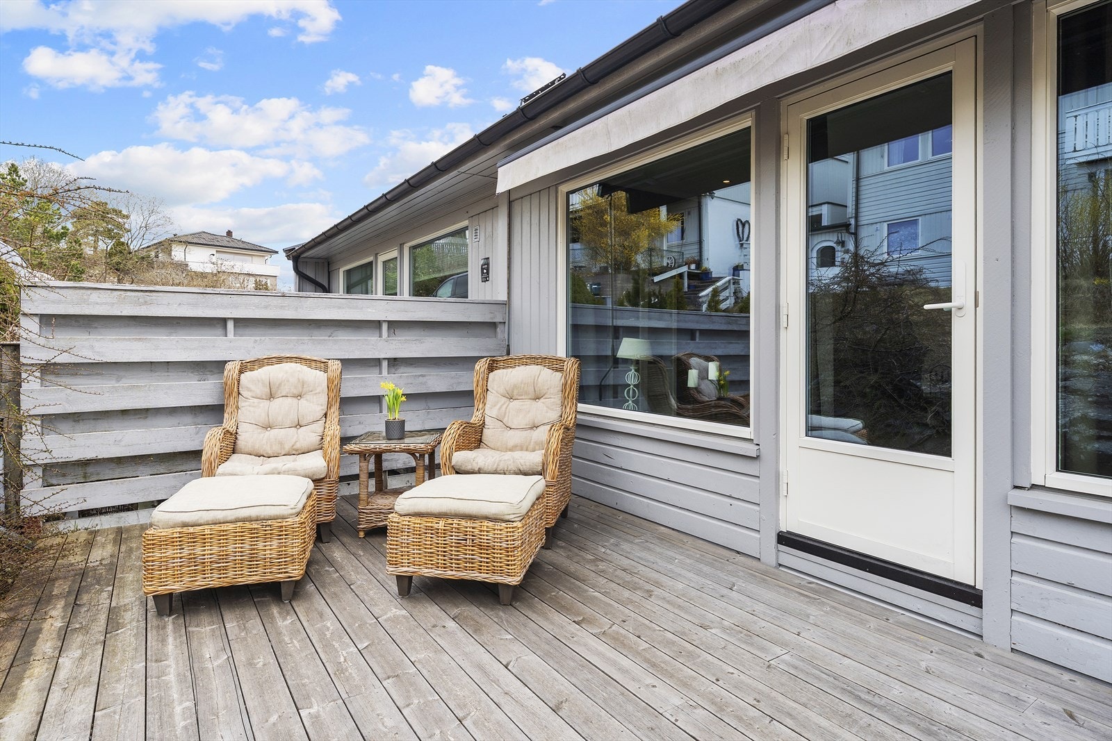 Vestvendt terrasse i 1 etg Galleribilde