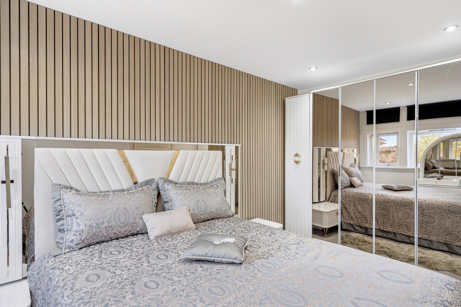 SOVEROM I | Leiligheten har to soverom av romslige størrelser, leilighetens gode interne beliggenhet gir stille netter uten støy. Galleribilde