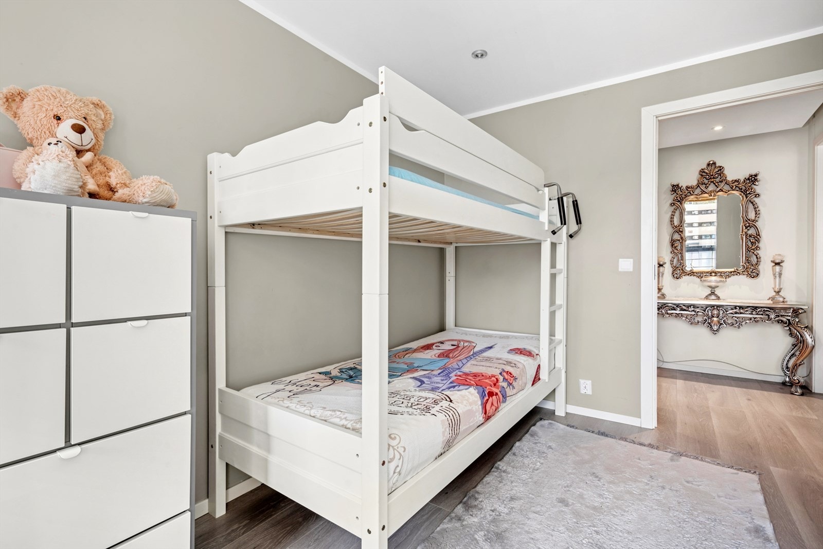 SOVEROM II | Soverom 2 passer utmerket som barnerom, gjesterom eller kontor. Galleribilde