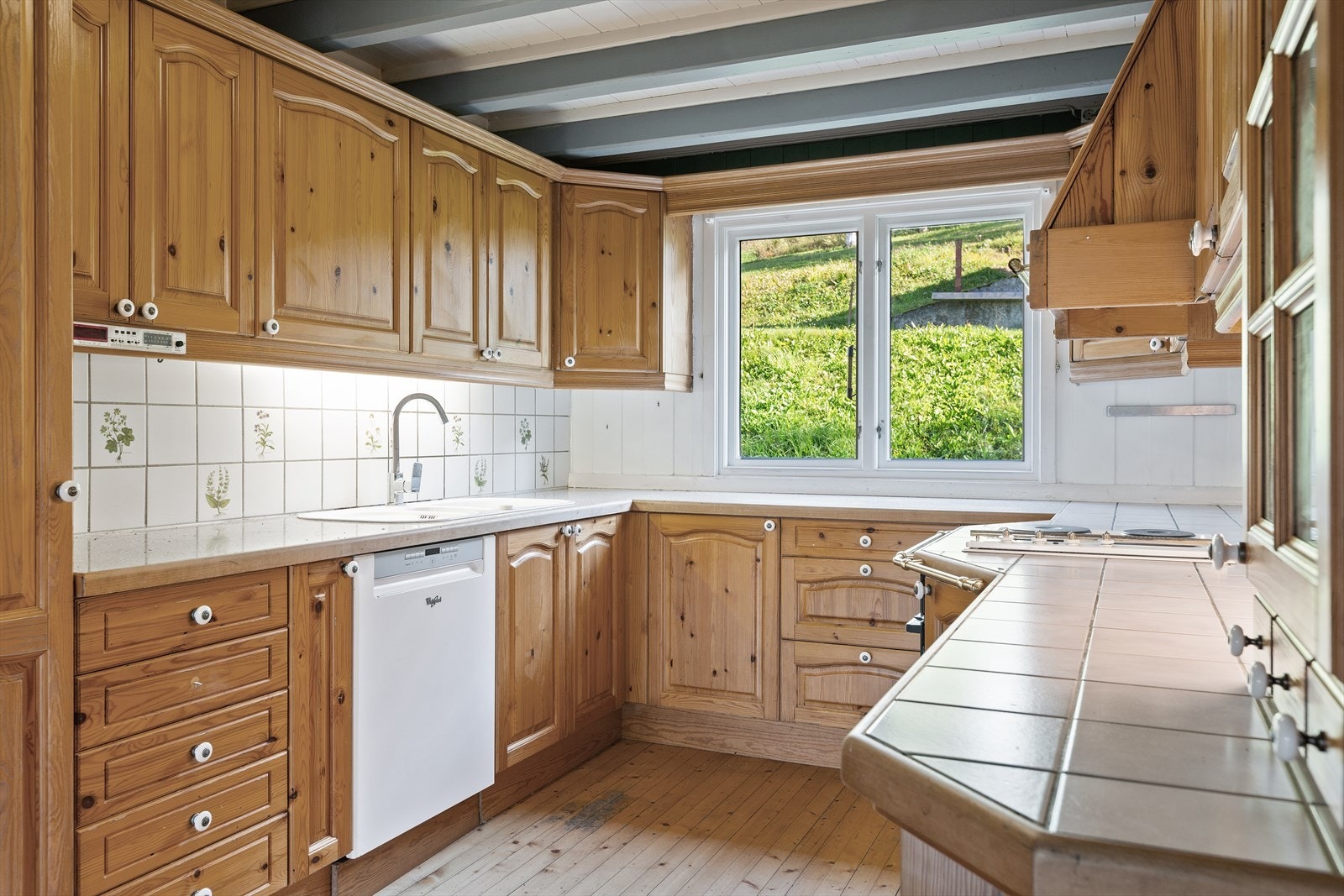 Det er godt med lagringsplass i over- og underskap. Galleribilde