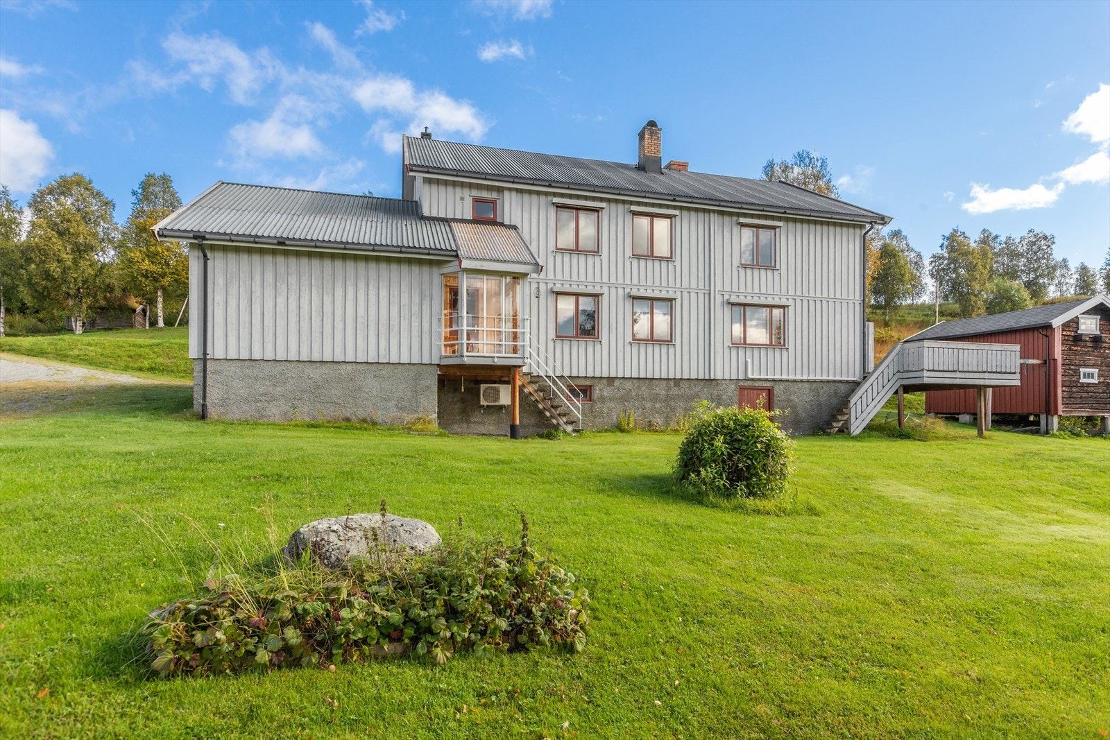 Området byr på fine turområder i umiddelbar nærhet, og det er kort vei til både Gausdal Vestfjell, Espedalen og Skåbu. Galleribilde