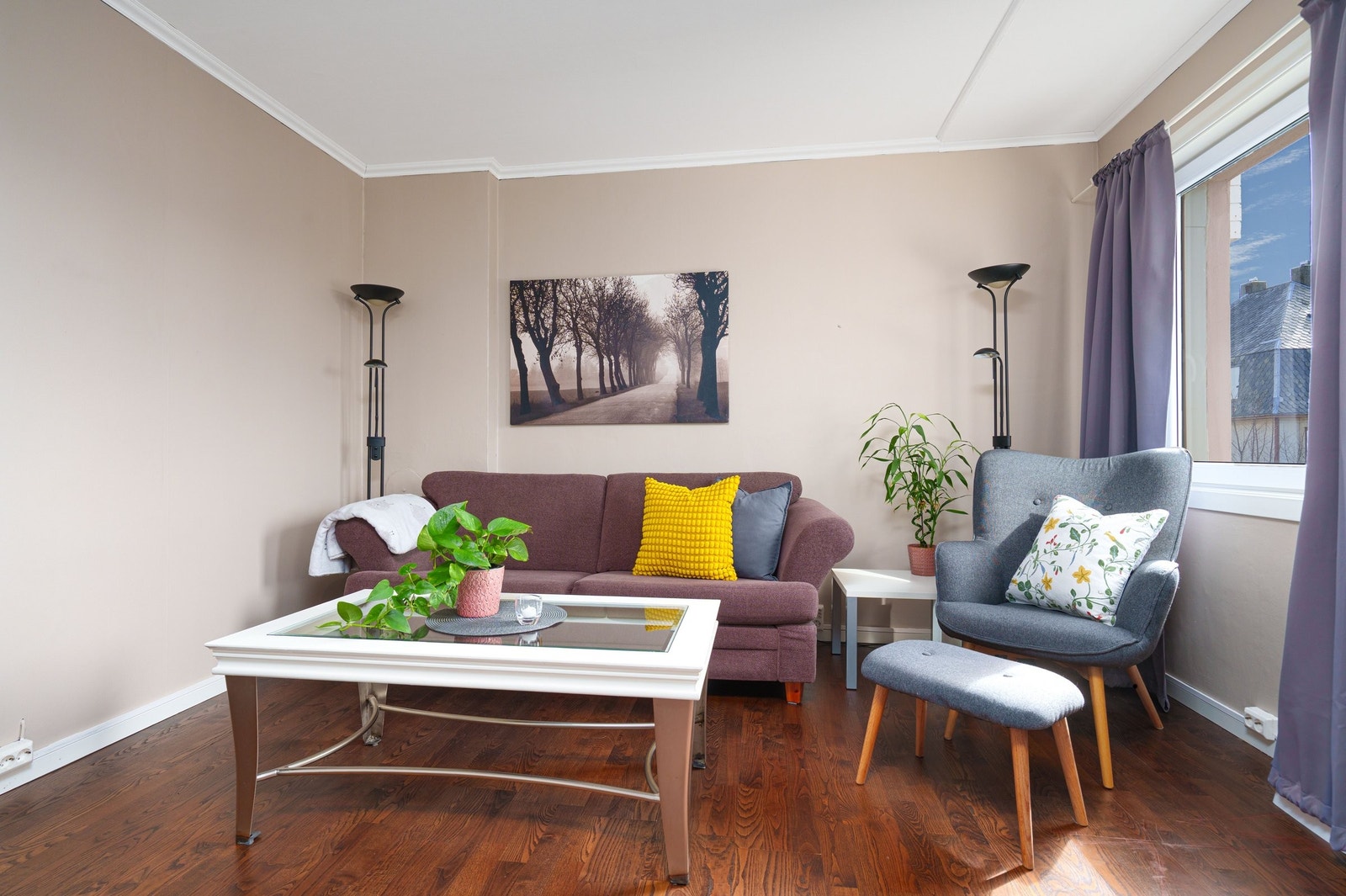 Koselig plass til sofagruppe. Et rom for avkobling og hygge! Galleribilde