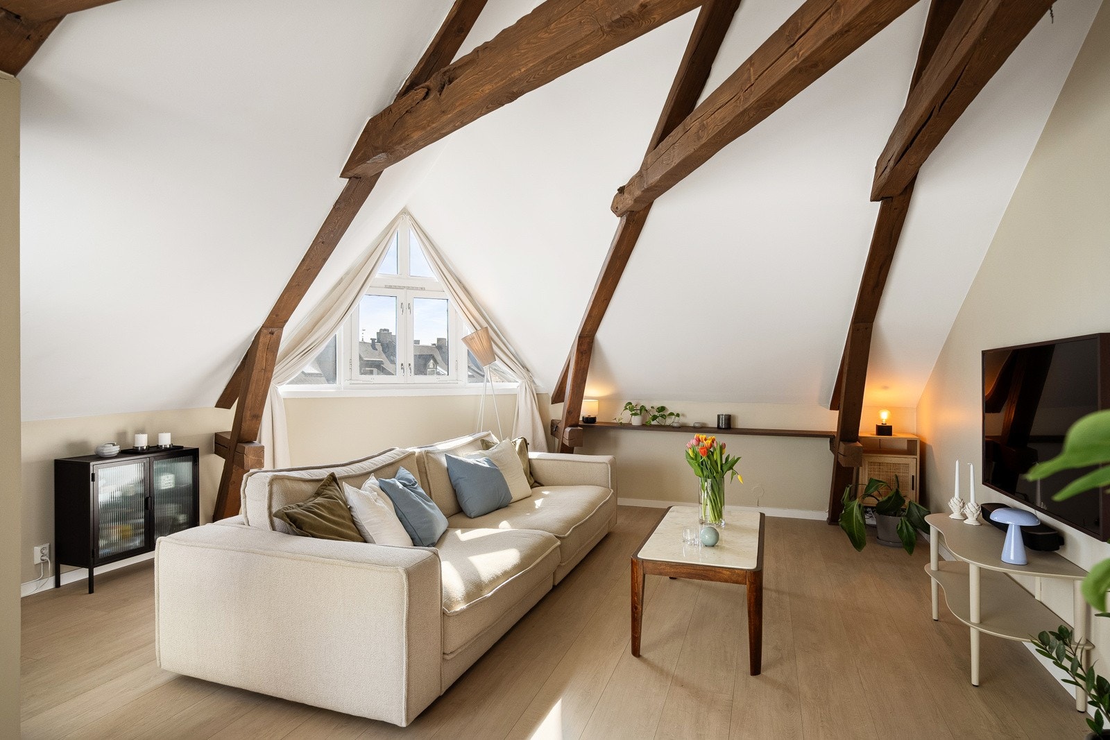 Hjørnestue med god plass til møblement Galleribilde