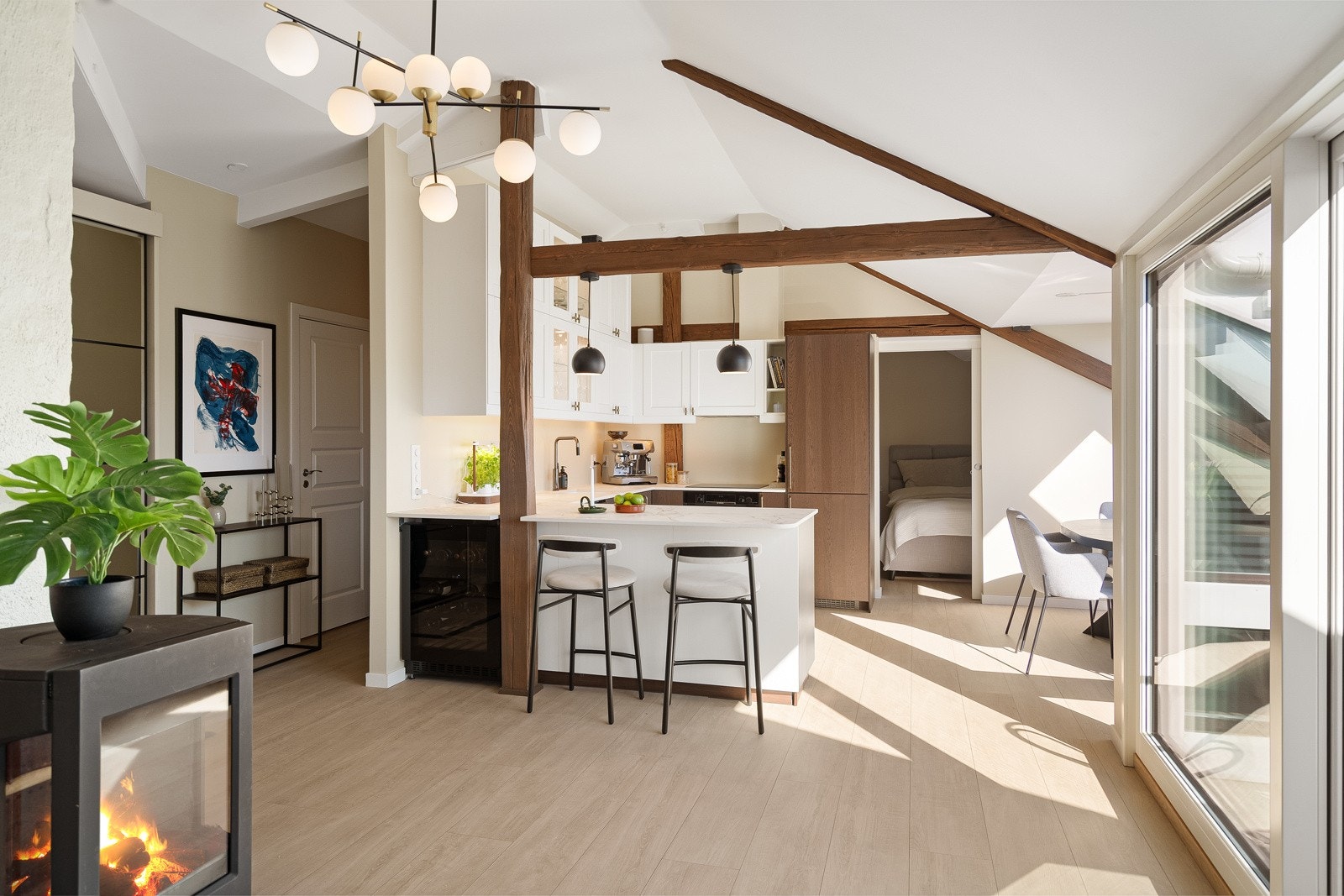 Leiligheten holder en høy standard etter betydelige oppgraderinger de senere år Galleribilde