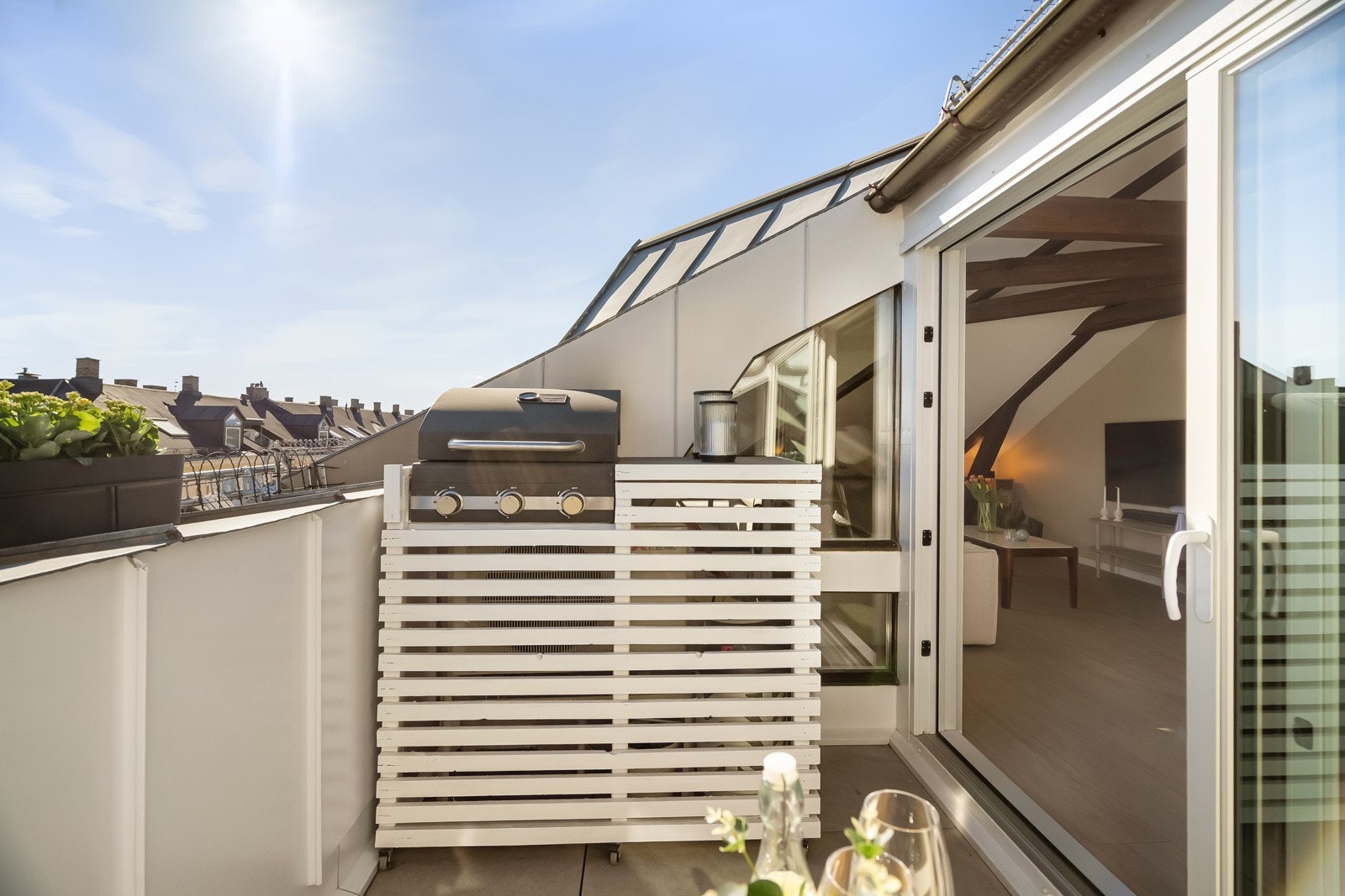 Skjermet, privat terrasse med særdeles gode solforhold Galleribilde