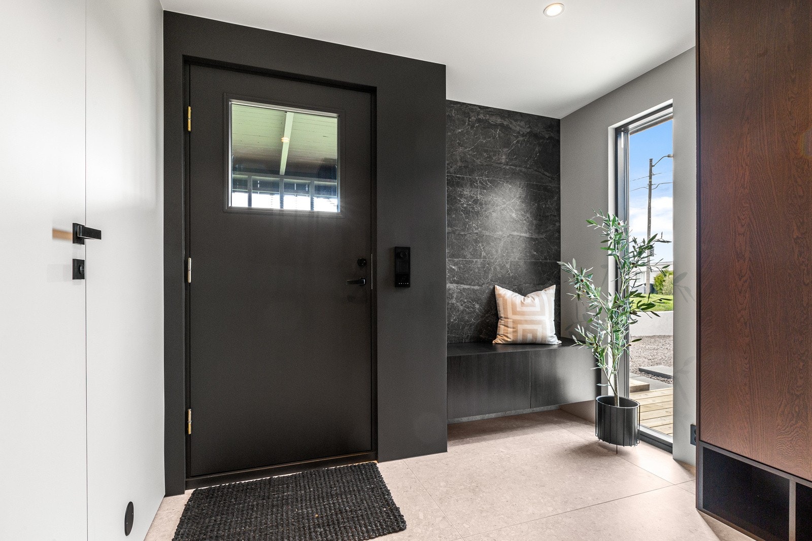 Entre mede plass til garderobe Galleribilde
