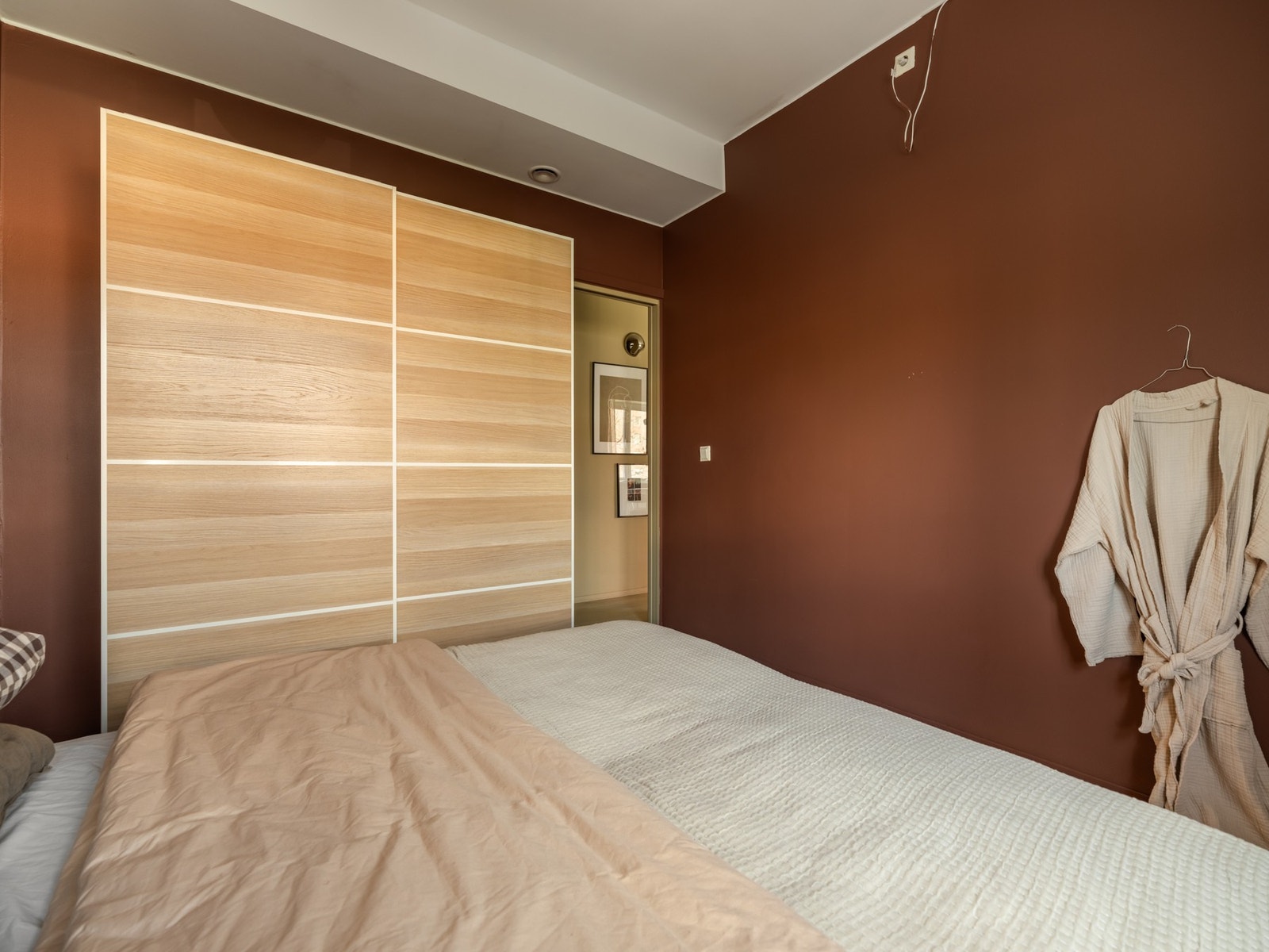 Fra soverommet går vi videre gjennom gangen og inn på badet. Galleribilde