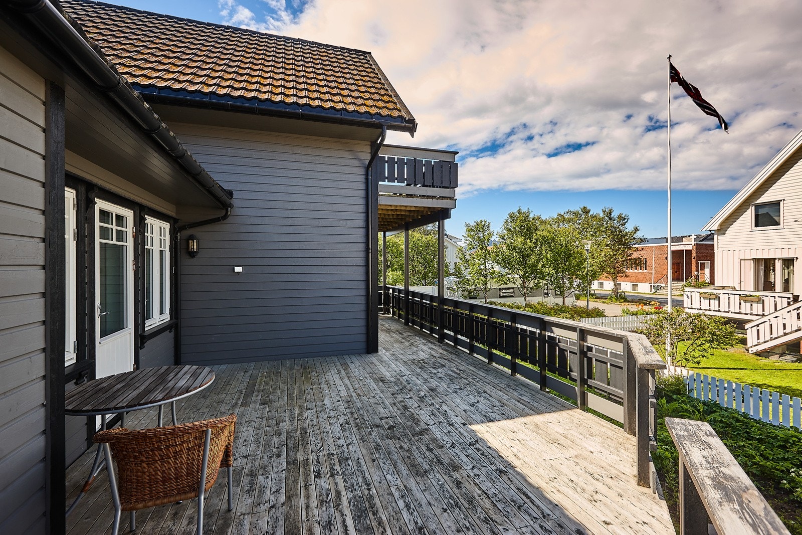 Her er det plass til både sittegruppe og grill Galleribilde