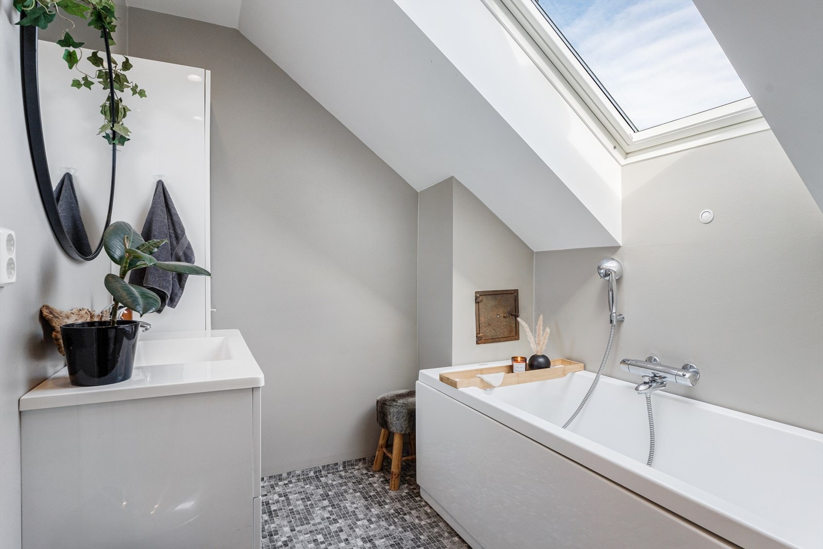 Flott bad på loftet fra 2016 Galleribilde