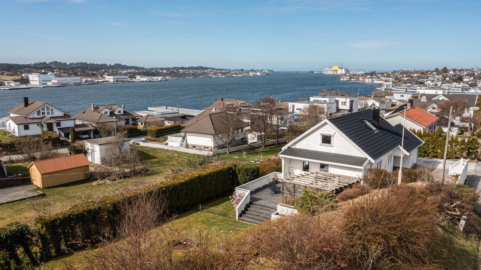 Velkommen til Salhusvegen 322 - Presentert av Christoffer Frøyland i Meglerhuset Rele Galleribilde