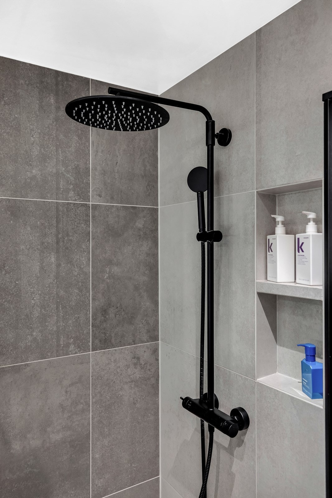 Detaljbilde, regnfallsdusj. Galleribilde