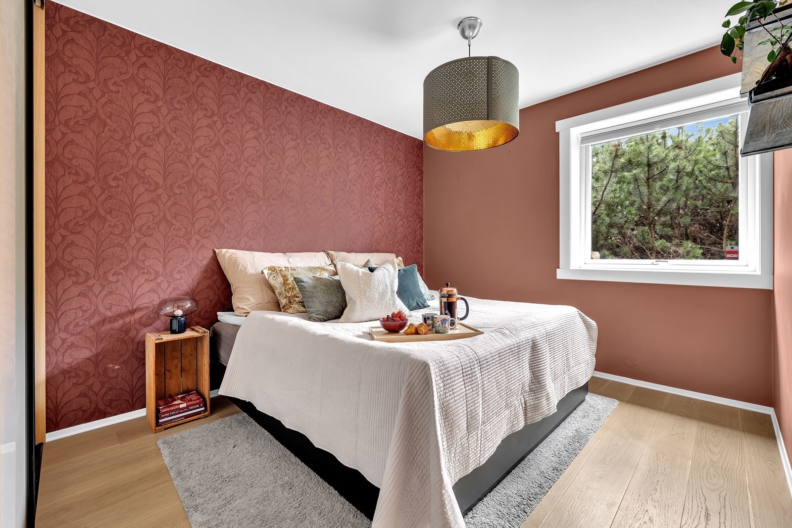 Stort og luftig hovedsoverom. Galleribilde