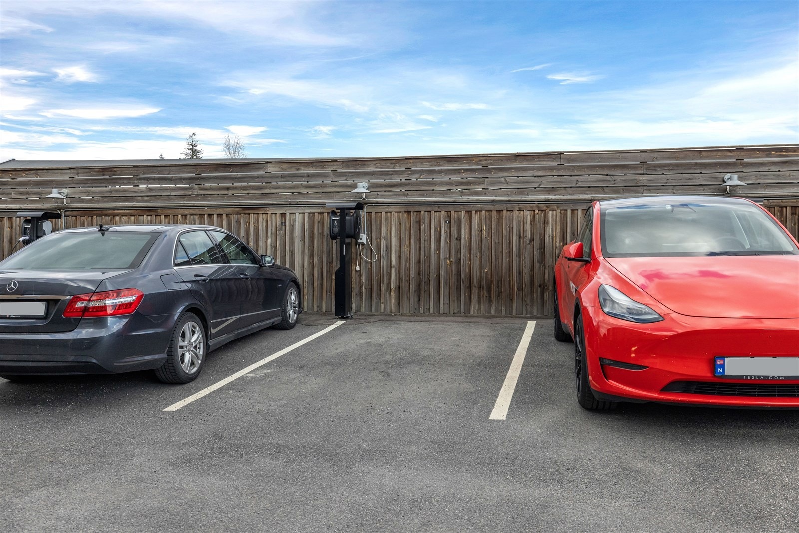 Leiligheten disponerer 1 biloppstillingsplass med elbillader. Galleribilde