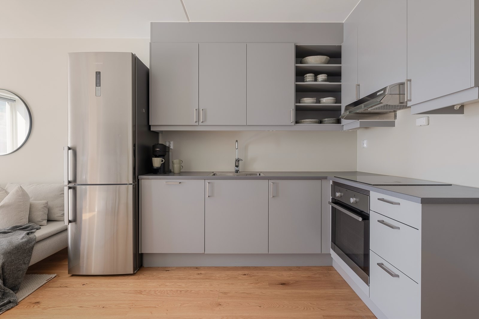 Alle hvitevarer på kjøkken medfølger. Galleribilde