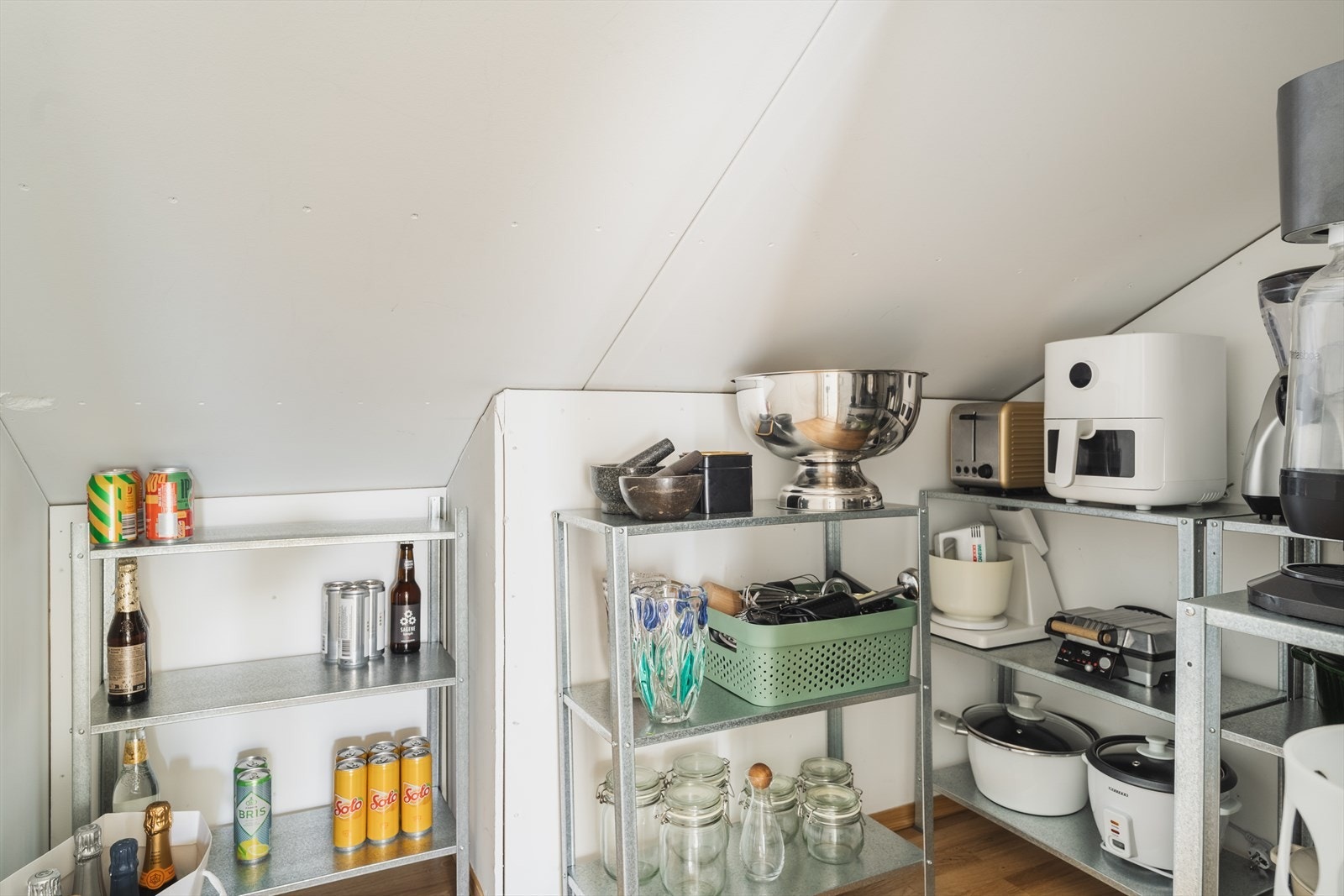 Lagringsbod innenfor kjøkkenet. Svært praktisk Galleribilde