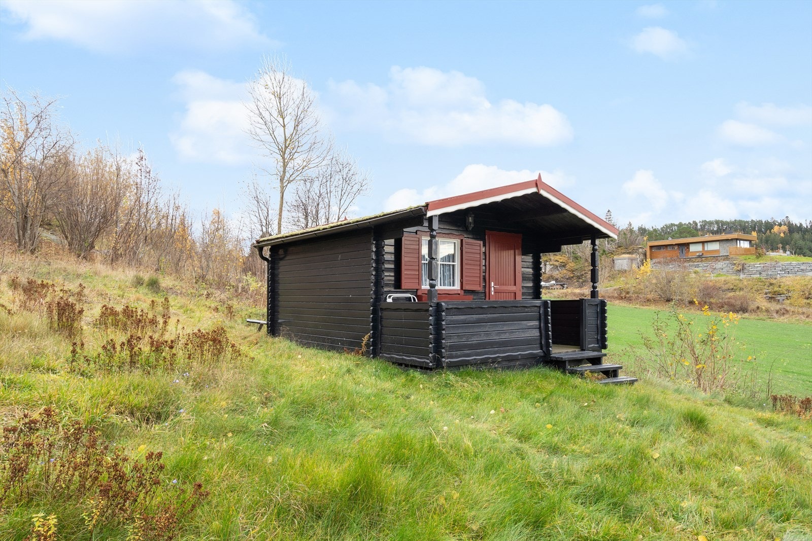 På eiendommen finner man også et anneks innredet som soverom. (Se punkt "ferdigattest") Galleribilde