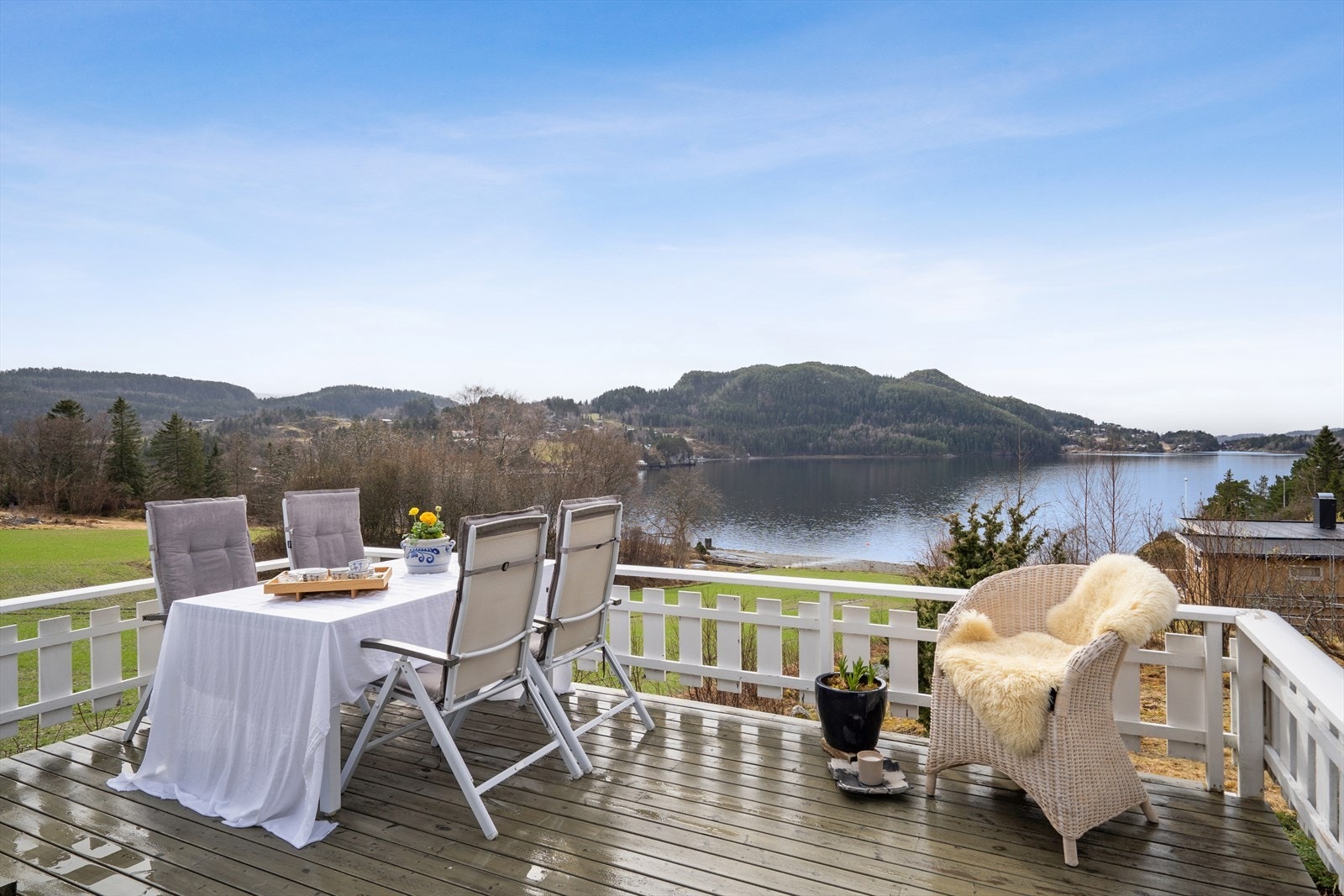 Her kan man nyte fine sommerdager til gode solforhold og flott utsikt! Galleribilde